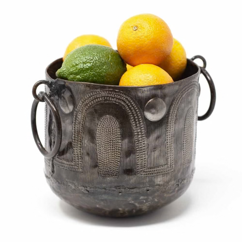 HAMMERED METAL CONTAINER WITH ROUND HANDLES