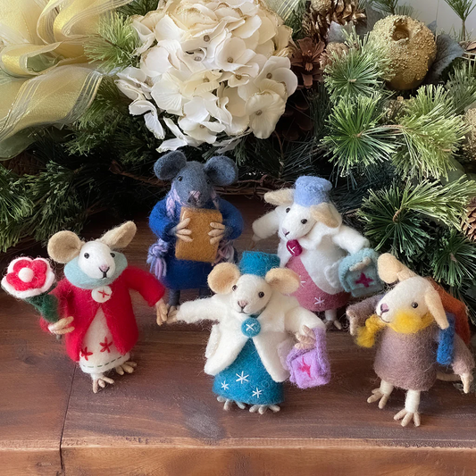 FAMILY OF MICE HANDMADE FELT COLLECTIBLES, SET OF FIVE